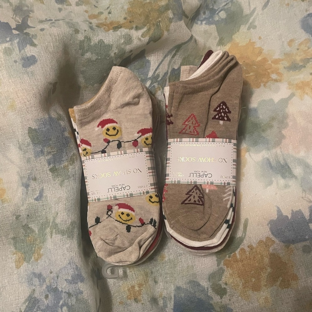 Bundle of Capelli New York Women’s Christmas No Show Socks